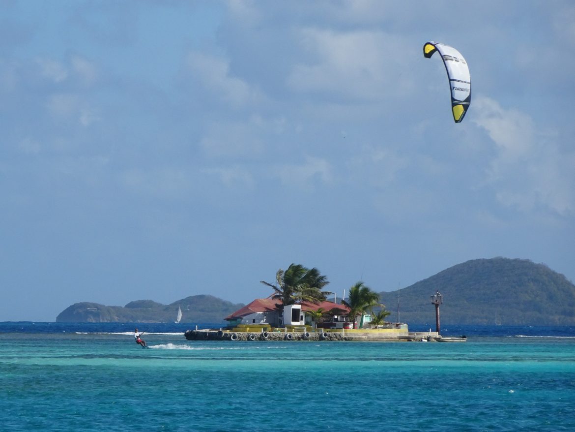 Glen kites off Union Island, with Happy Island in the background Glen kites off Union Island, with Happy Island in the background