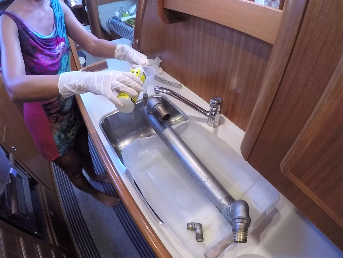 Cleaning the generator heat exchanger with domestic descaler. Cleaning the generator heat exchanger with domestic descaler.