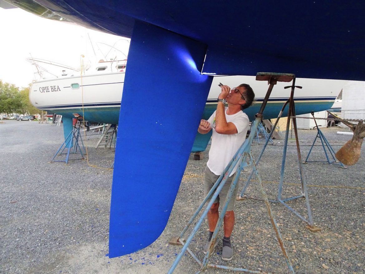 Glen checking the rudder, after lowering it 2mm Glen checking the rudder, after lowering it 2mm
