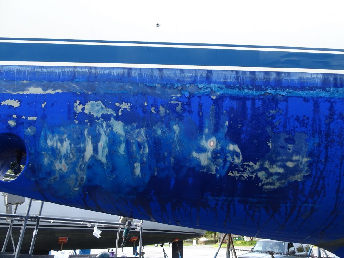 Sanding off the antifouling didn’t go well. Sanding off the antifouling didn't go well.