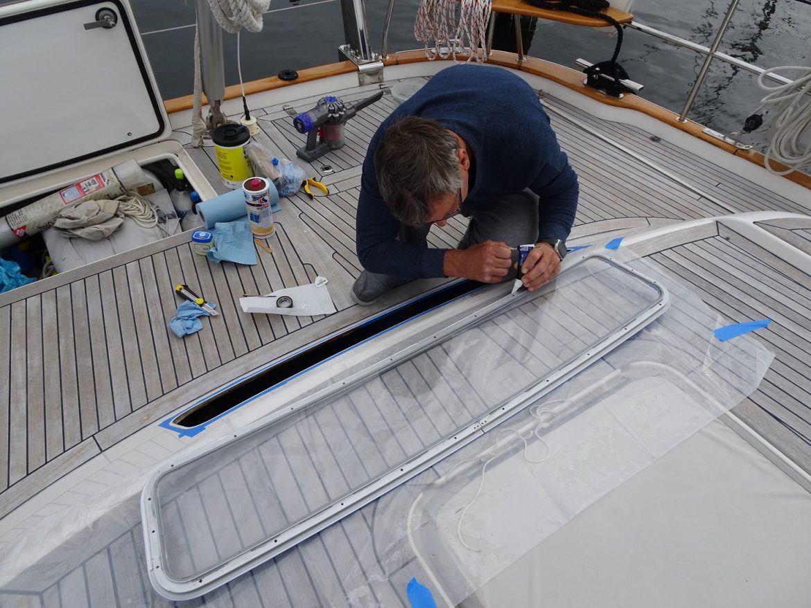 Apply sikaflex on the master cabin window, to re-seal