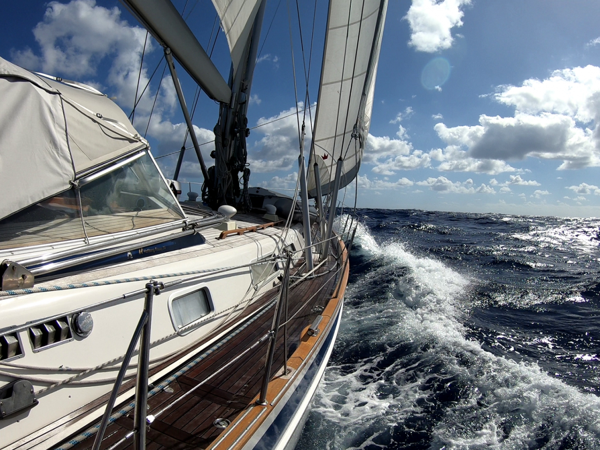 Passage Bermuda to Antigua: started bashing into the waves Passage Bermuda to Antigua: started bashing into the waves