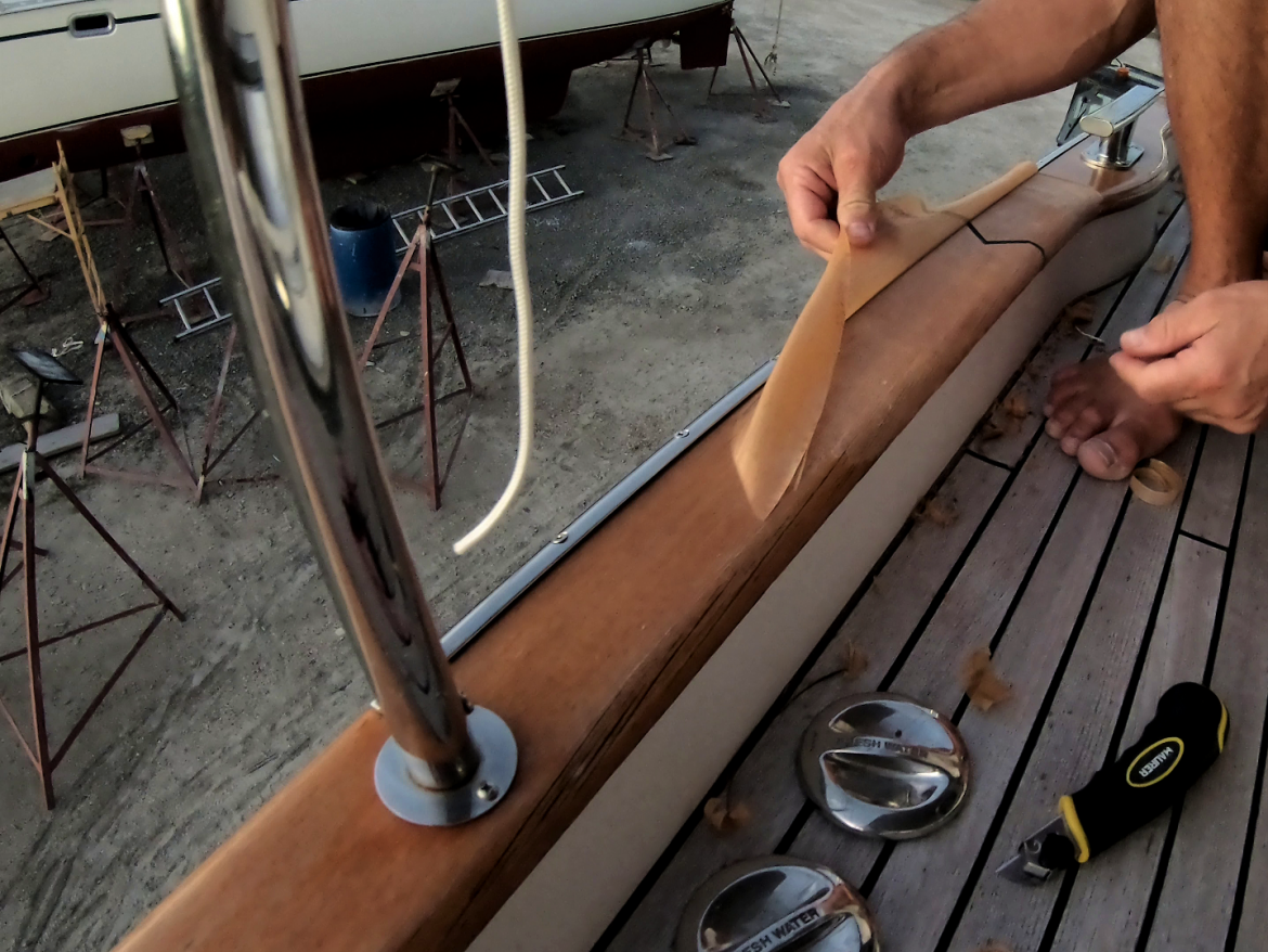 The Coelan varnish peels like a rubber