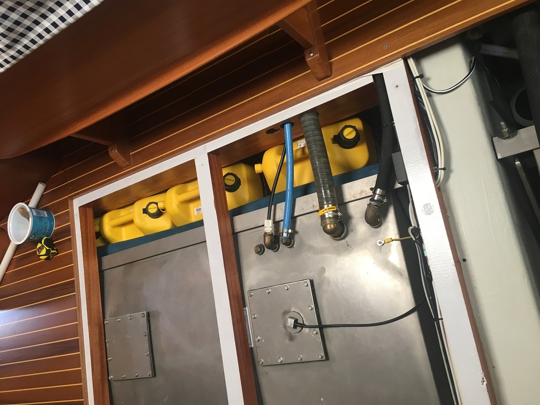 Bilge stowage, s/v Cloudy Bay