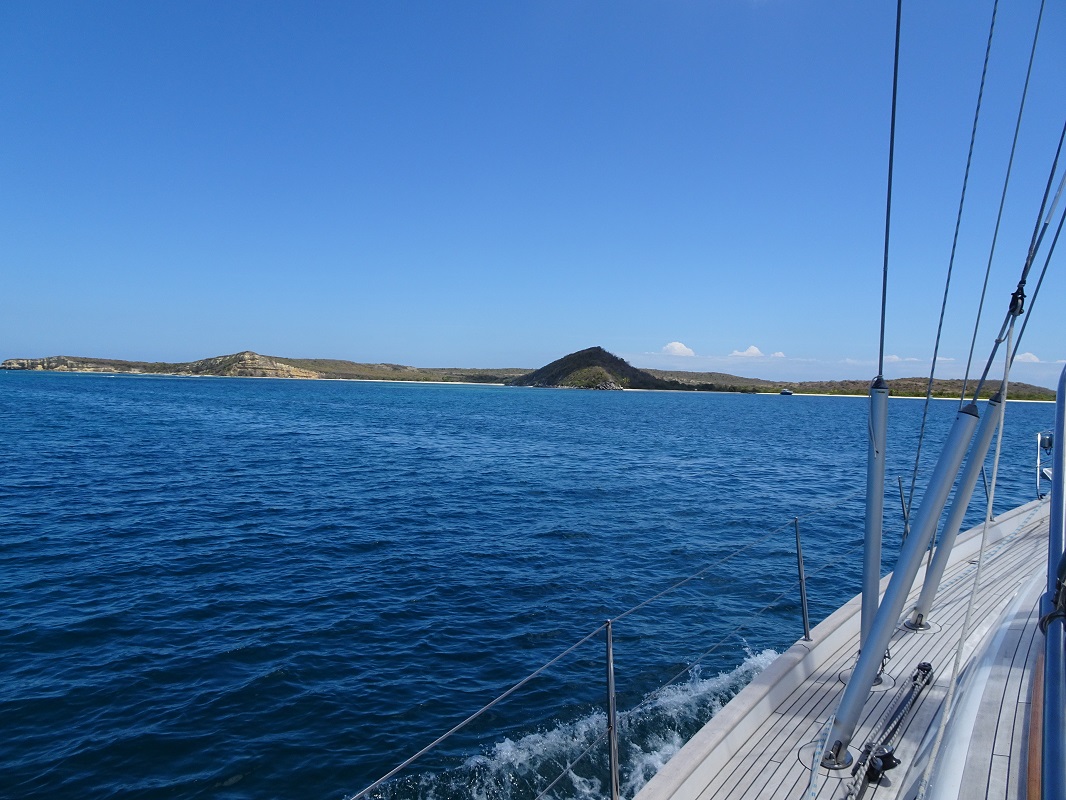 s/v Cloudy Bay arriving into Vieques SVI s/v Cloudy Bay arriving into Vieques SVI