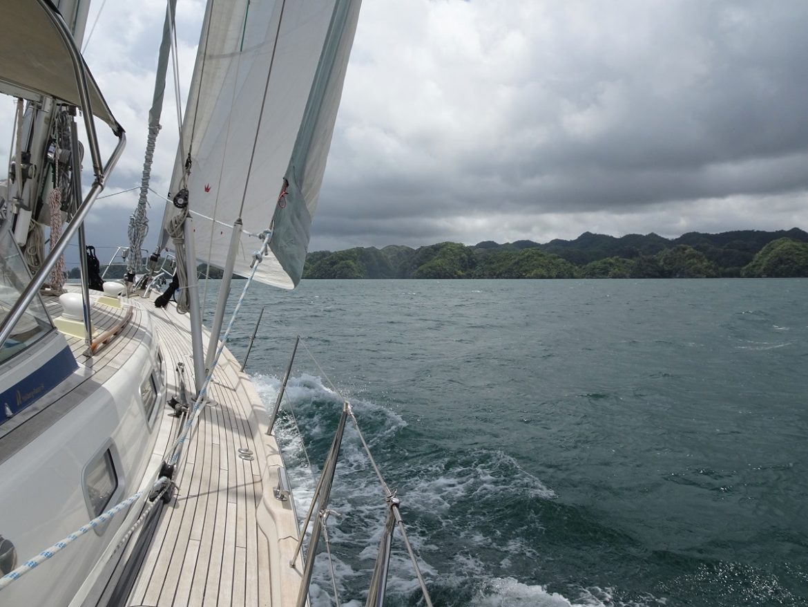 s/v Cloudy Bay sailing across Samana Bay, Dominican Republic