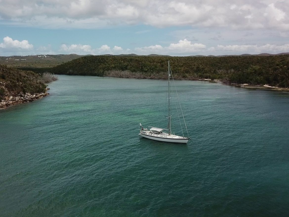 s/v Cloudy Bay in Mosquito Bay, Vieques SVI s/v Cloudy Bay in Mosquito Bay, Vieques SVI