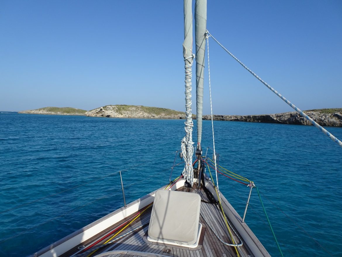 s/v Cloudy Bay anchored at Six Hills Cay, Turks & Caicos s/v Cloudy Bay anchored at Six Hills Cay, Turks & Caicos