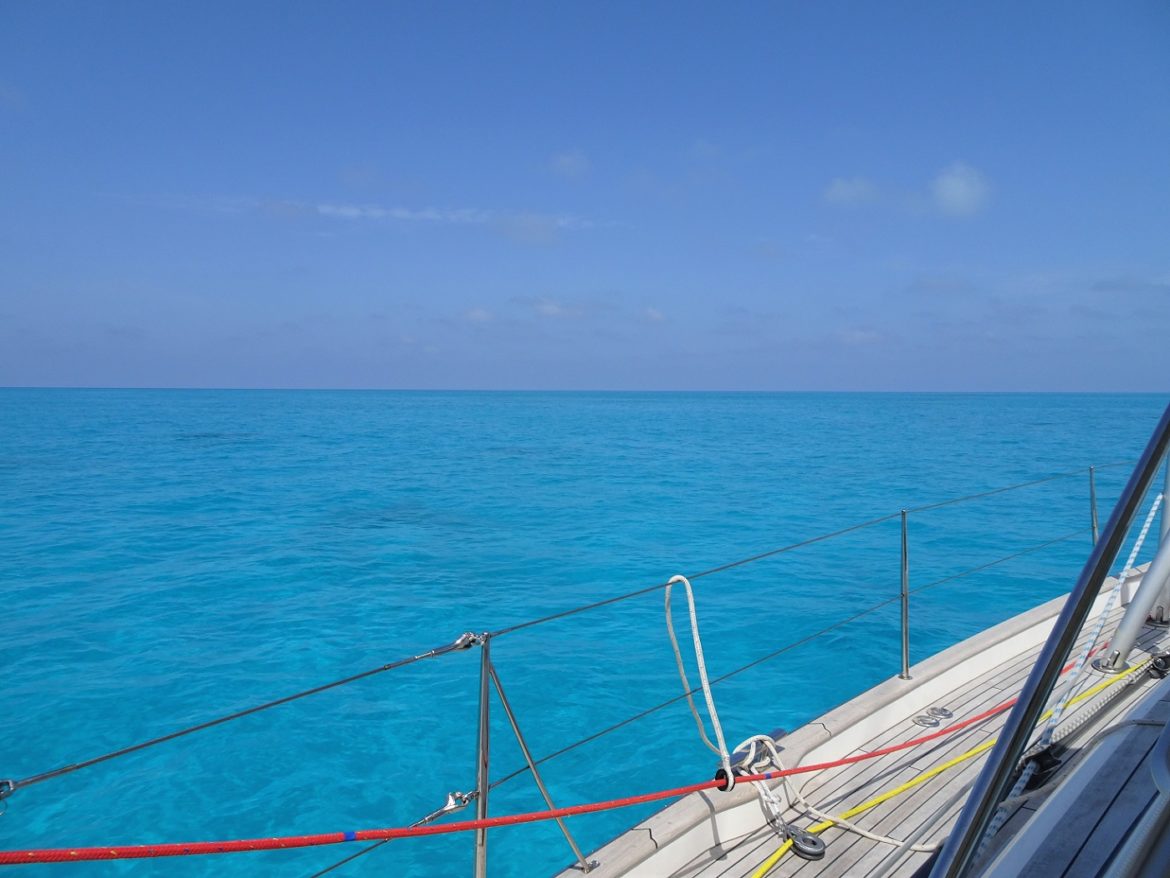 s/v Cloudy Bay, sailing across Caicos Bank, Turks & Caicos