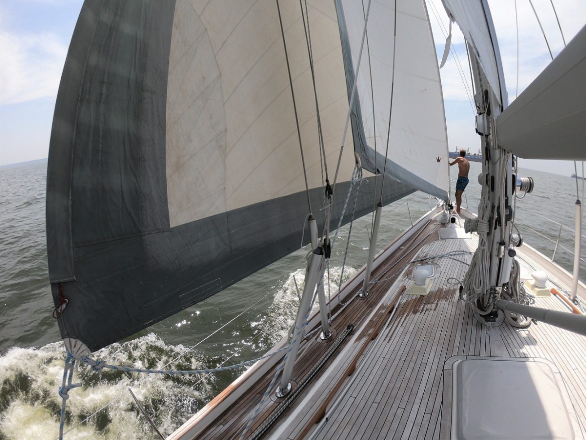 s/v Cloudy Bay sailing upwind to dry the head-sails