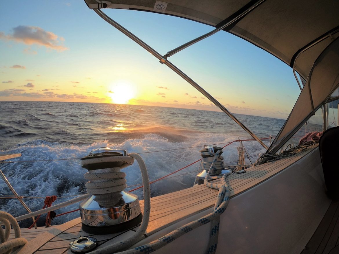 s/v Cloudy Bay under another lovely sunset