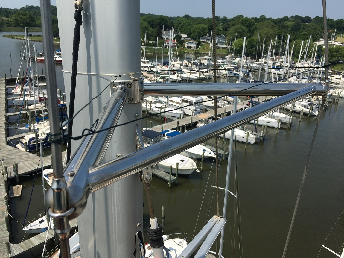 garden wire on spreaders to prevent birds from landing, s/v Cloudy Bay