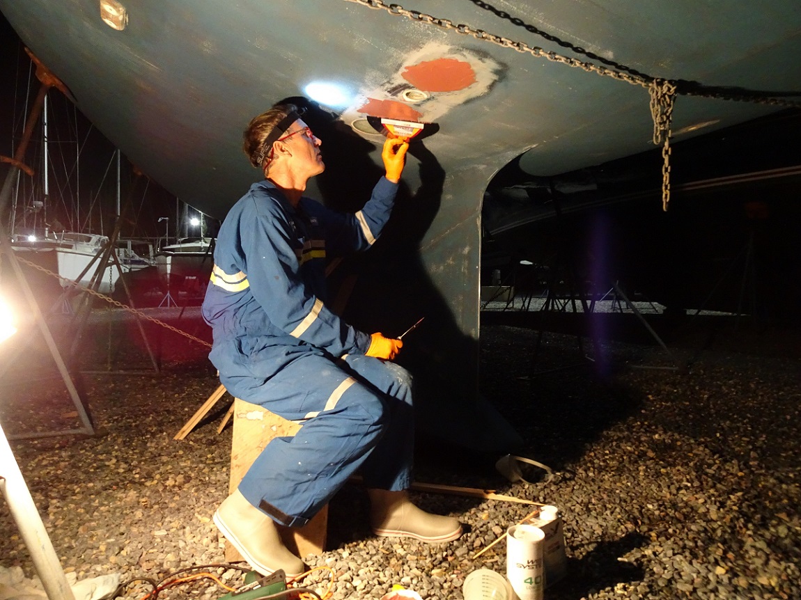 More work into the night - s/v Cloudy Bay