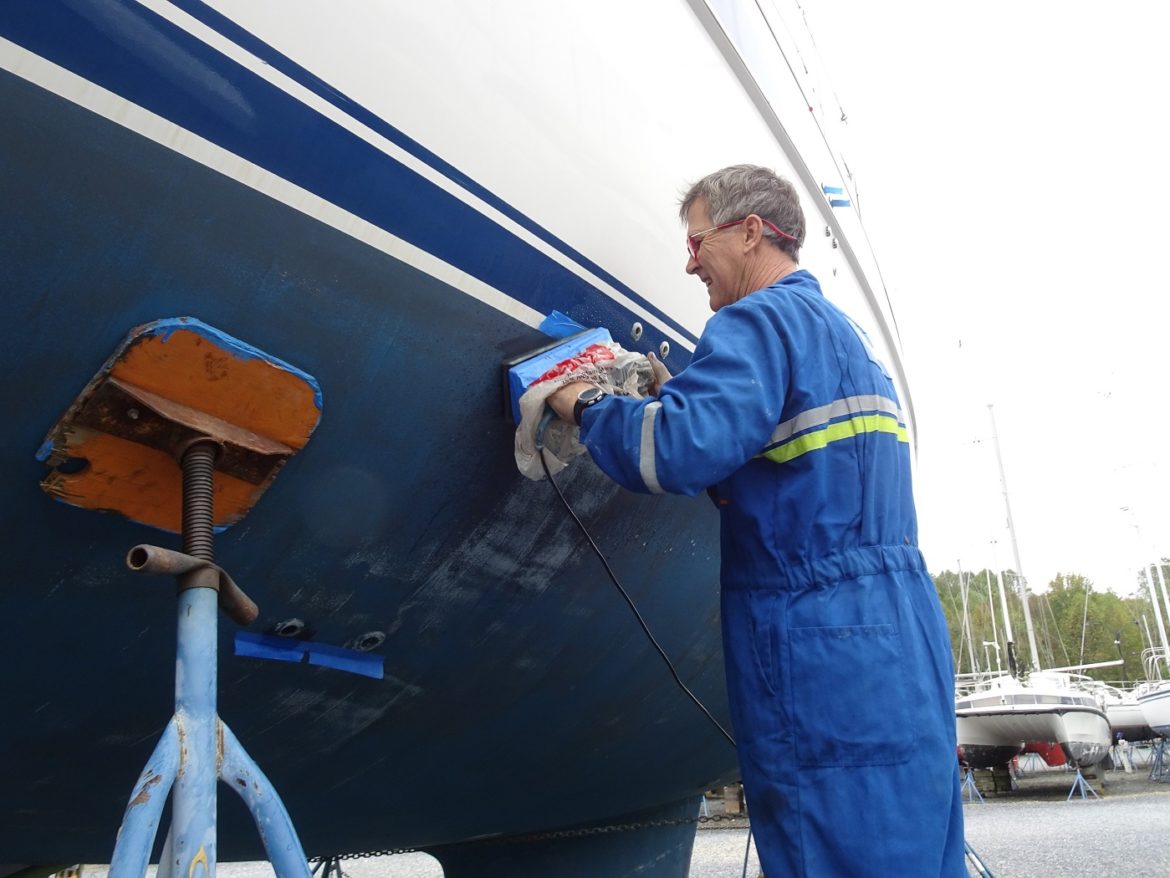 Glen wet sands the waterline - s/v Cloudy Bay