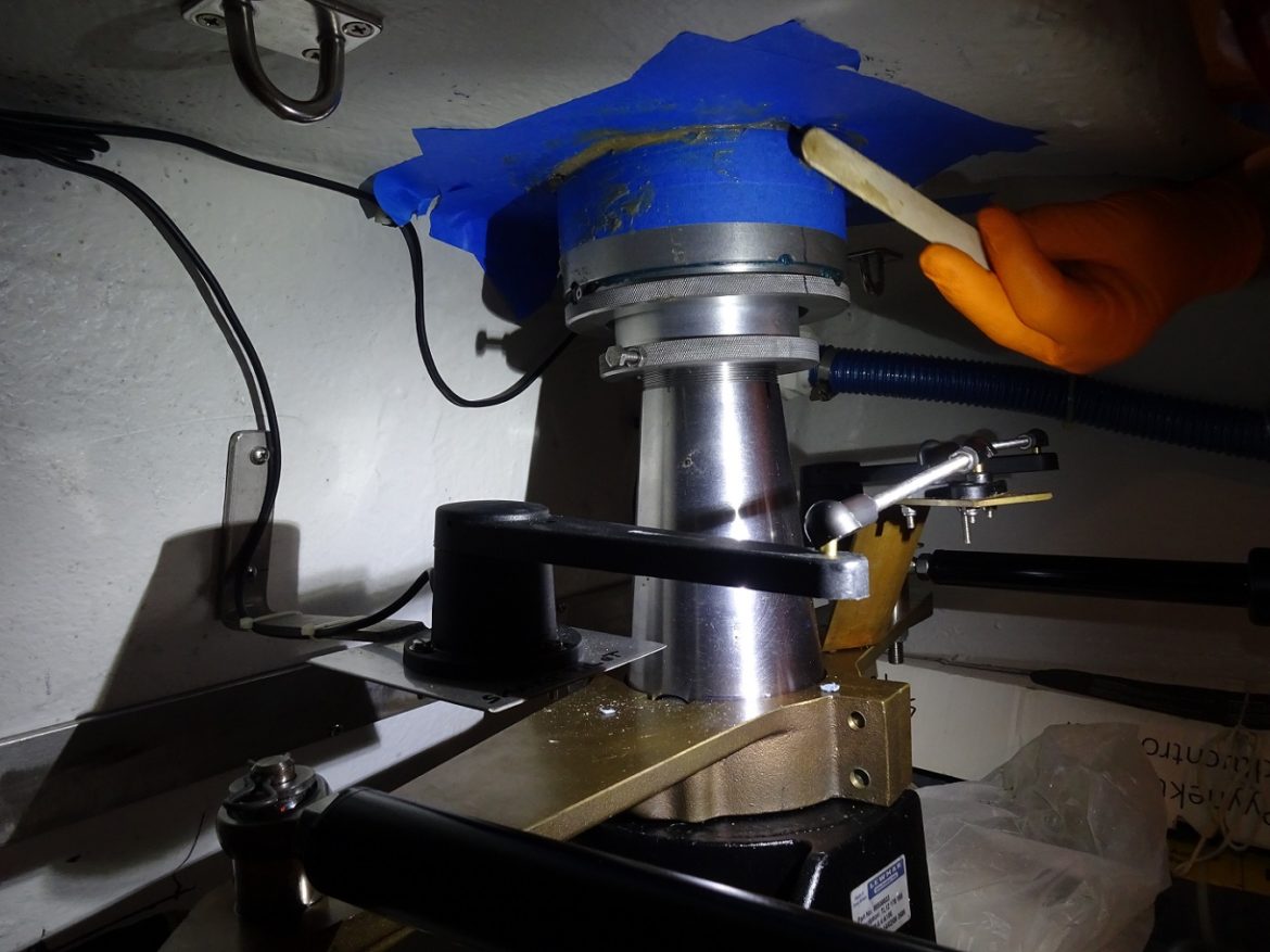 Epoxy around the rudder bearing - s/v Cloudy Bay