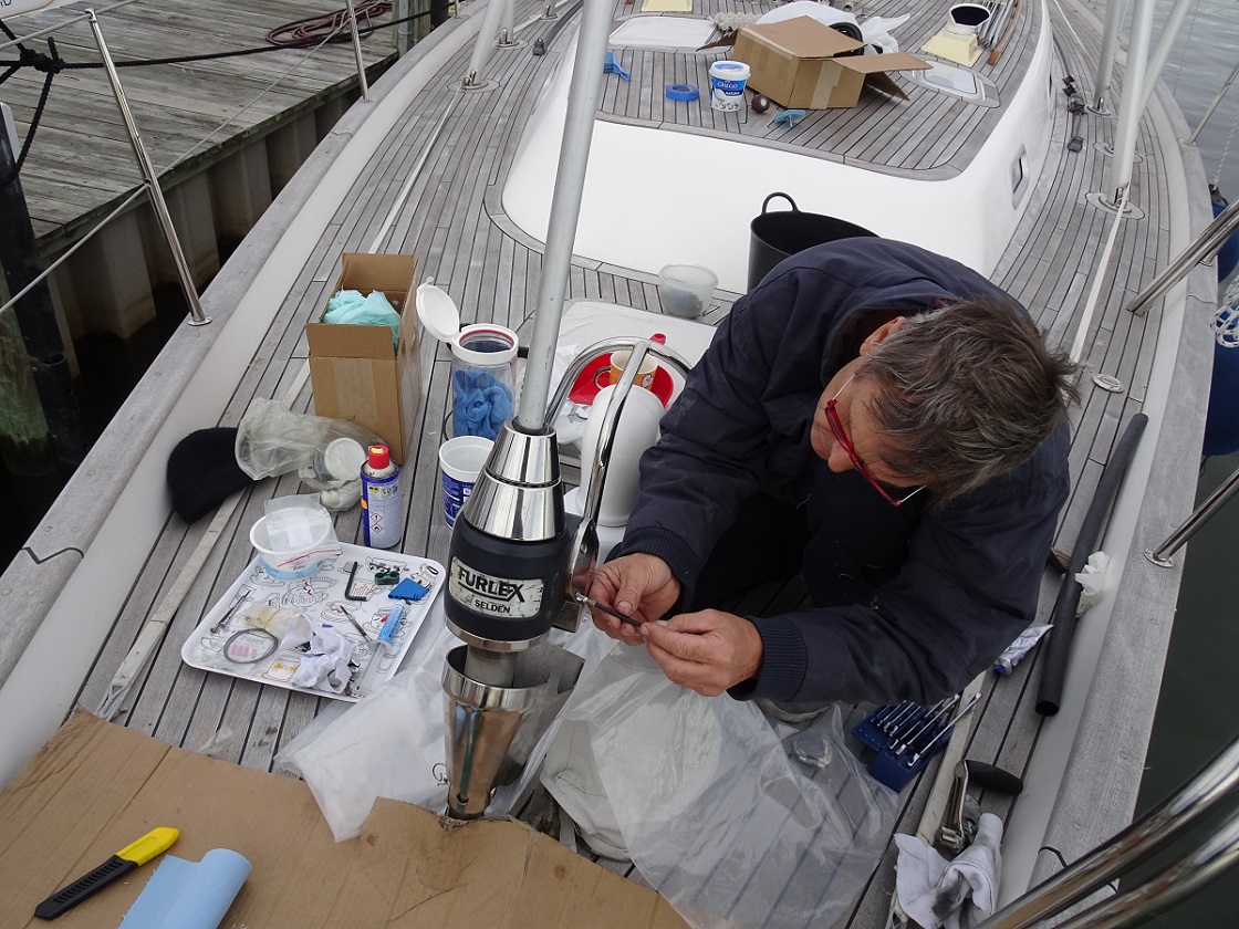 Hydraulic motors go back in