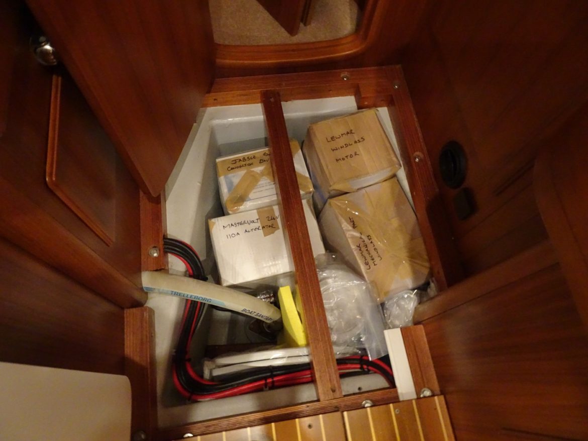 New stowage space in the mid-cabin bilge