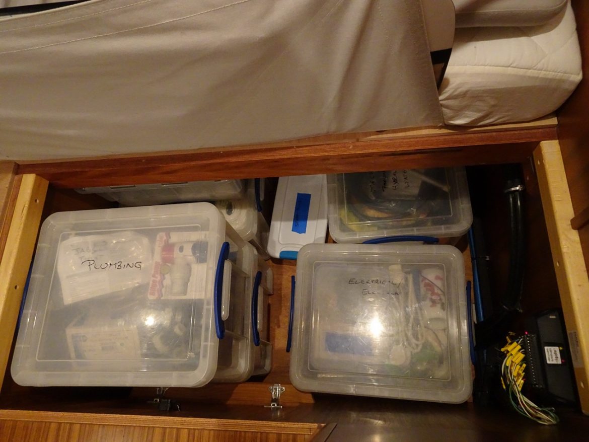 Stowage under mid-cabin bed