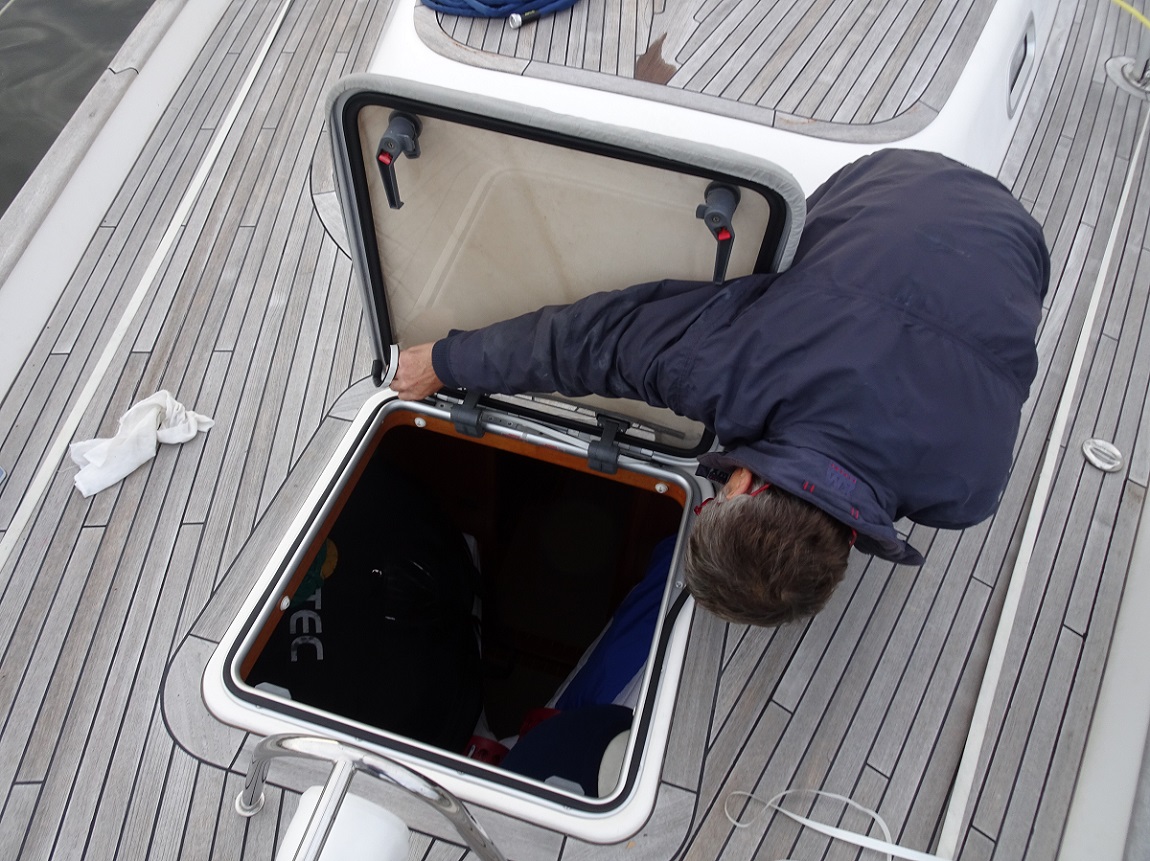 Sealing the front hatch