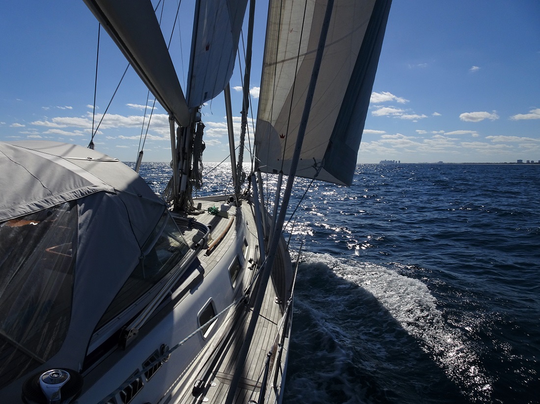 s/v Cloudy Bay sailing along Florida coast s/v Cloudy Bay sailing along Florida coast