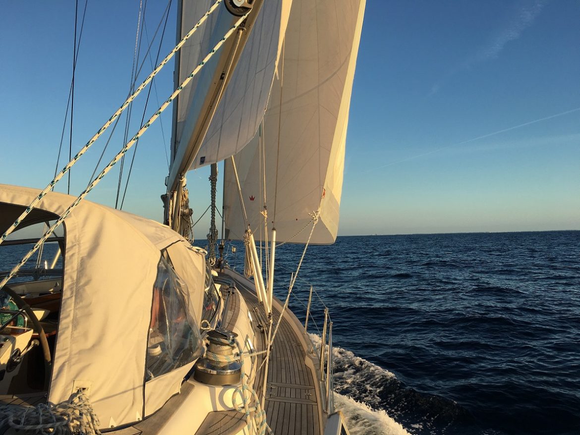 s/v Cloudy Bay sailing Bahamas