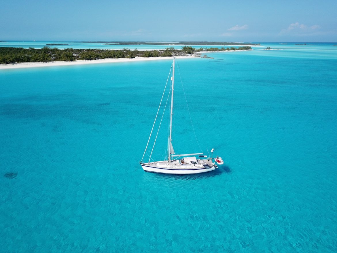 Cloudy Bay anchored in Hawksbill Cay Bahamas Cloudy Bay anchored in Hawksbill Cay Bahamas