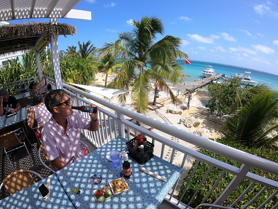 Eagle Rays bar, Grand Cayman