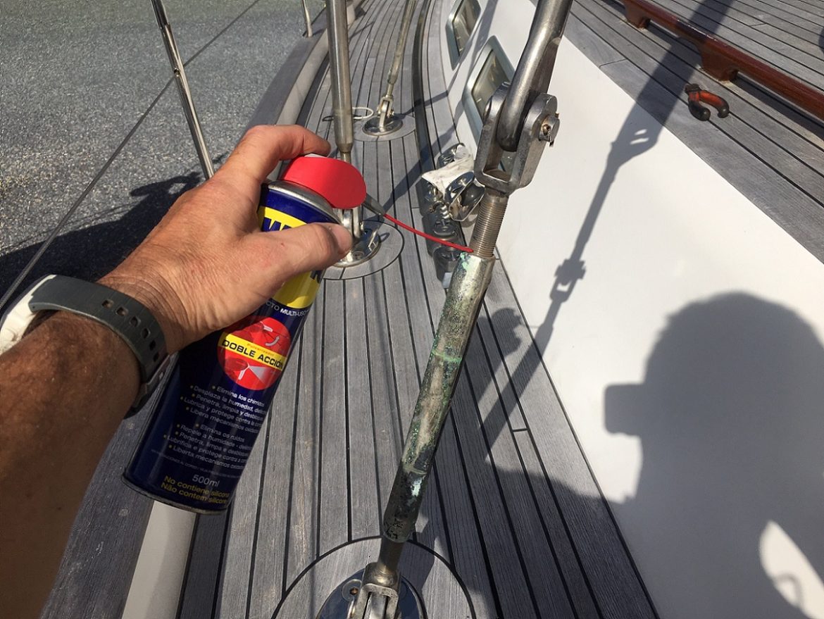 plenty of WD40 on the threads plenty of WD40 on the threads