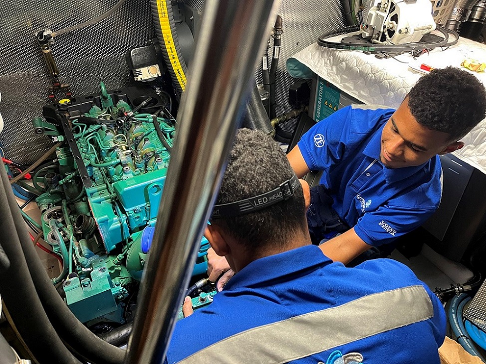 Volvo engine dismantling Volvo engine dismantling